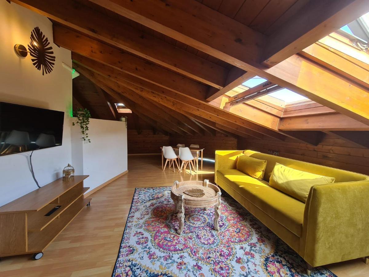 Apartamentos Dos Torres Numenor - Ático abuhardillado de madera Zaragoza Exterior foto