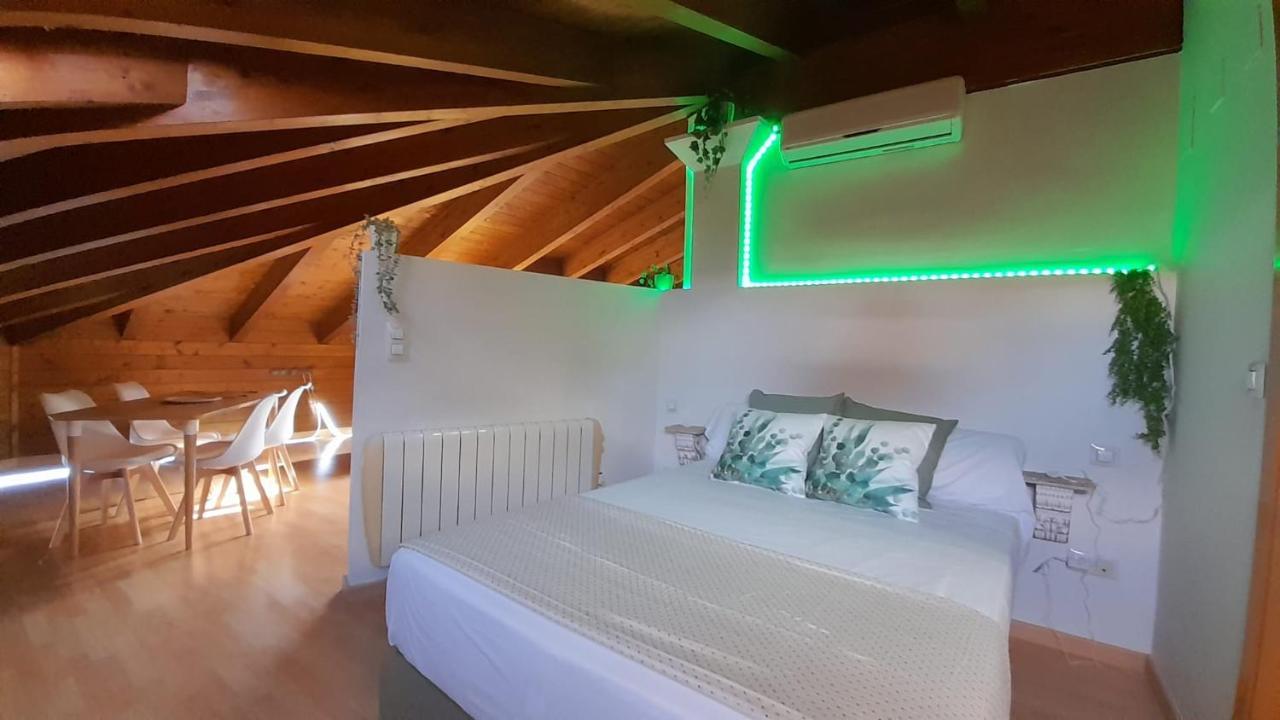 Apartamentos Dos Torres Numenor - Ático abuhardillado de madera Zaragoza Exterior foto