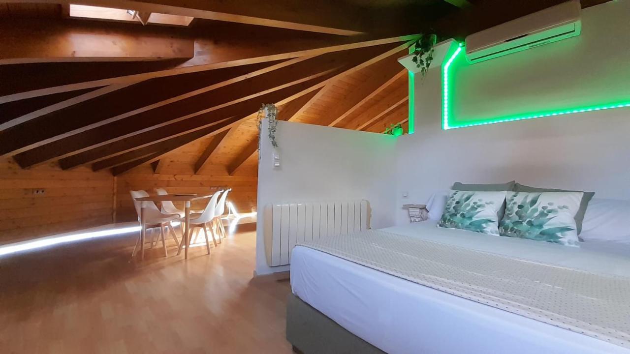 Apartamentos Dos Torres Numenor - Ático abuhardillado de madera Zaragoza Exterior foto